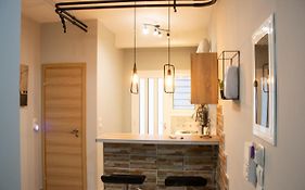 Cozy Loft Κypseli With A Yard