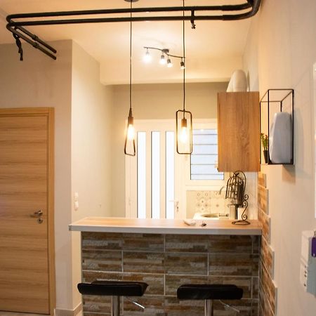 Apartamento Cozy Loft Κypseli With A Yard Atenas Exterior foto